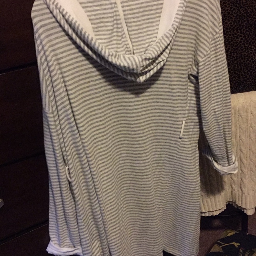 Nice robe - Picture 2 of 2